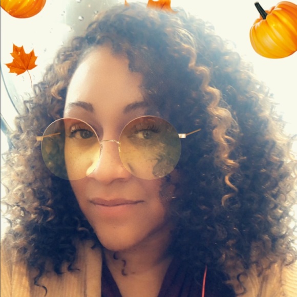 Meet your Posher, Nadia - Picture 1 of 1